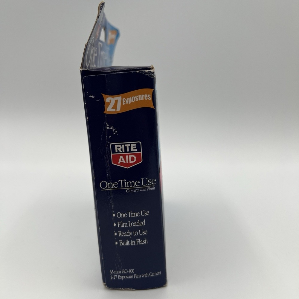 2 Vtg Disposable FILM Cameras  27 Exposures Ea. 400 Speed 35MM EXPIRED Flash - Picture 4 of 8